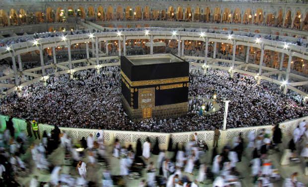 Prayers during Hajj (Photo: AP) Prayers during Hajj (Photo: AP)